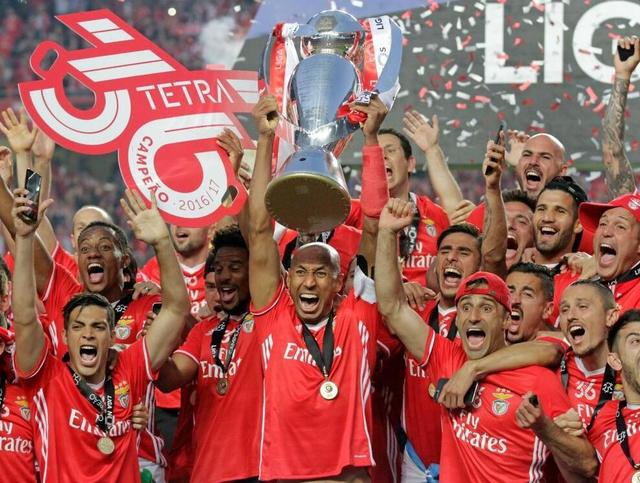 人充满期待 人充满期待