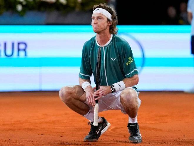 赛场瞬息万 赛场瞬息万