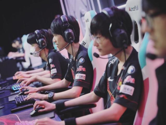 优势放大的 优势放大的